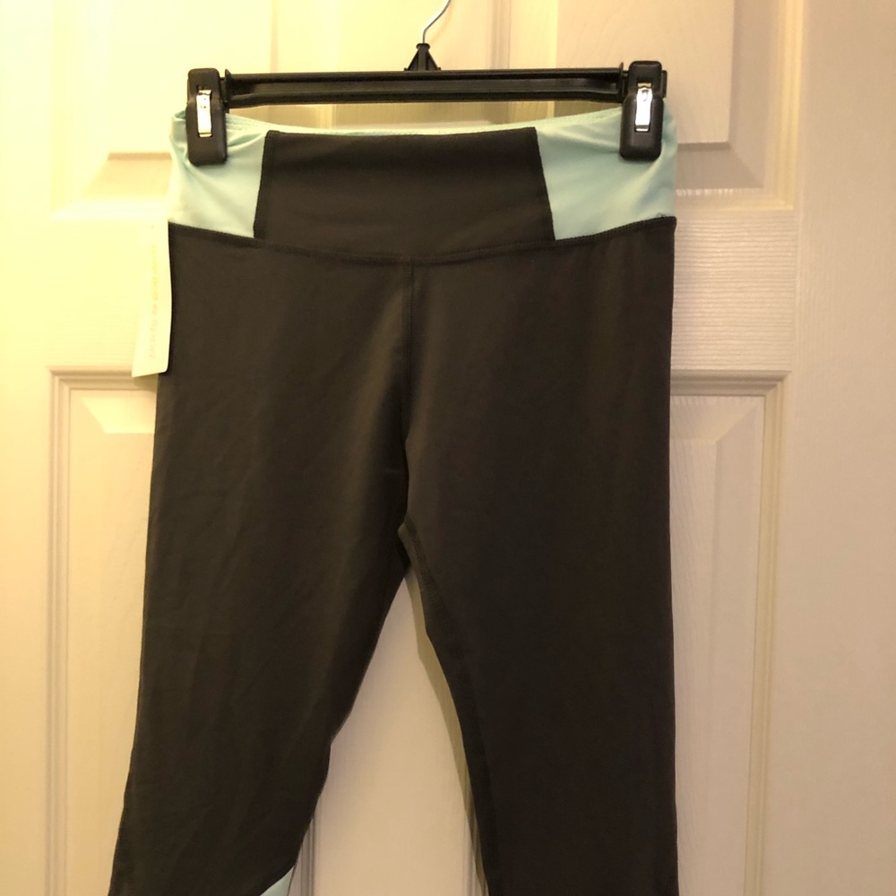 Marika Women’s XS size 0-2 athletic Capri